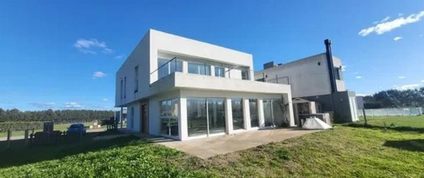 Casa en venta - 3 Dormitorios 4 Baños - Mar del Plata 4