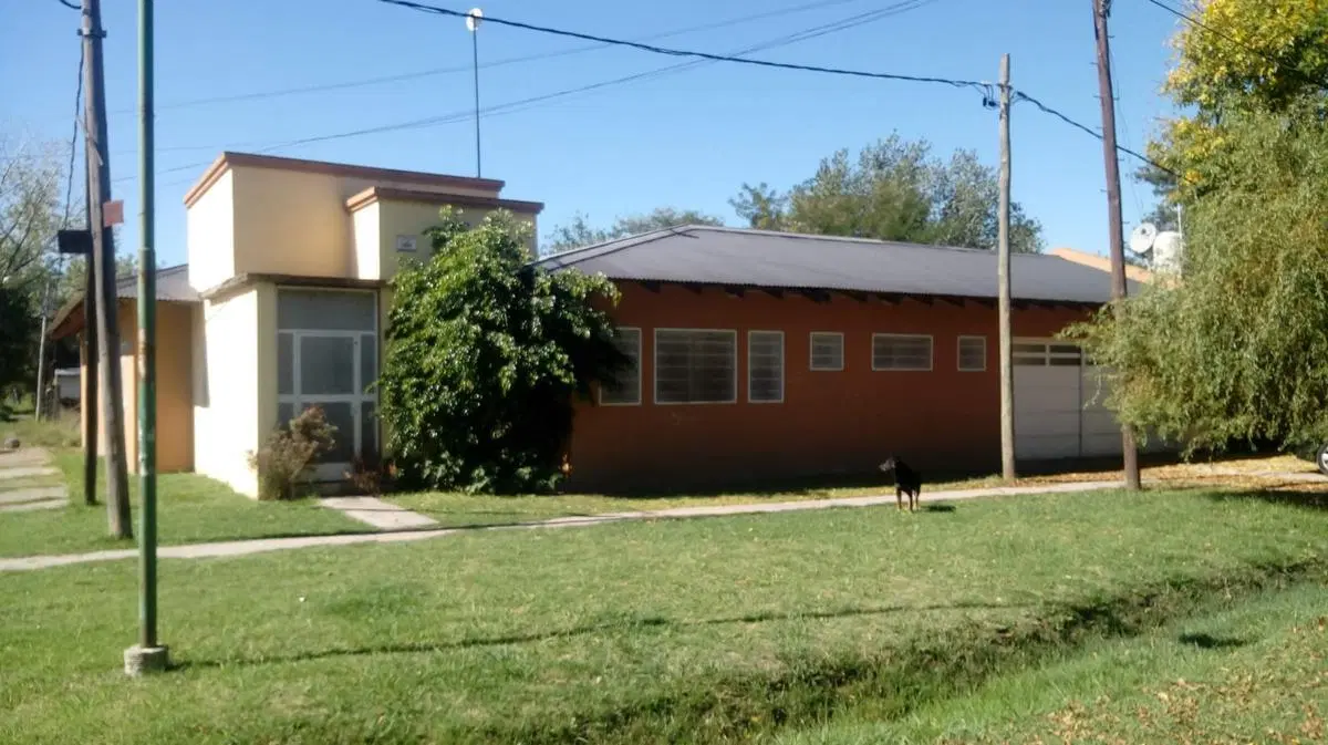 Casa en venta - 3 dormitorios 2 baños - 400mts2 - La Plata 4