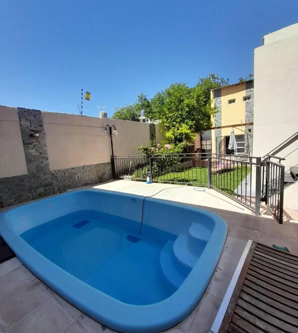 Casa en venta - 5 Dormitorios 4 Baños - 340Mts2 - Las Heras 2