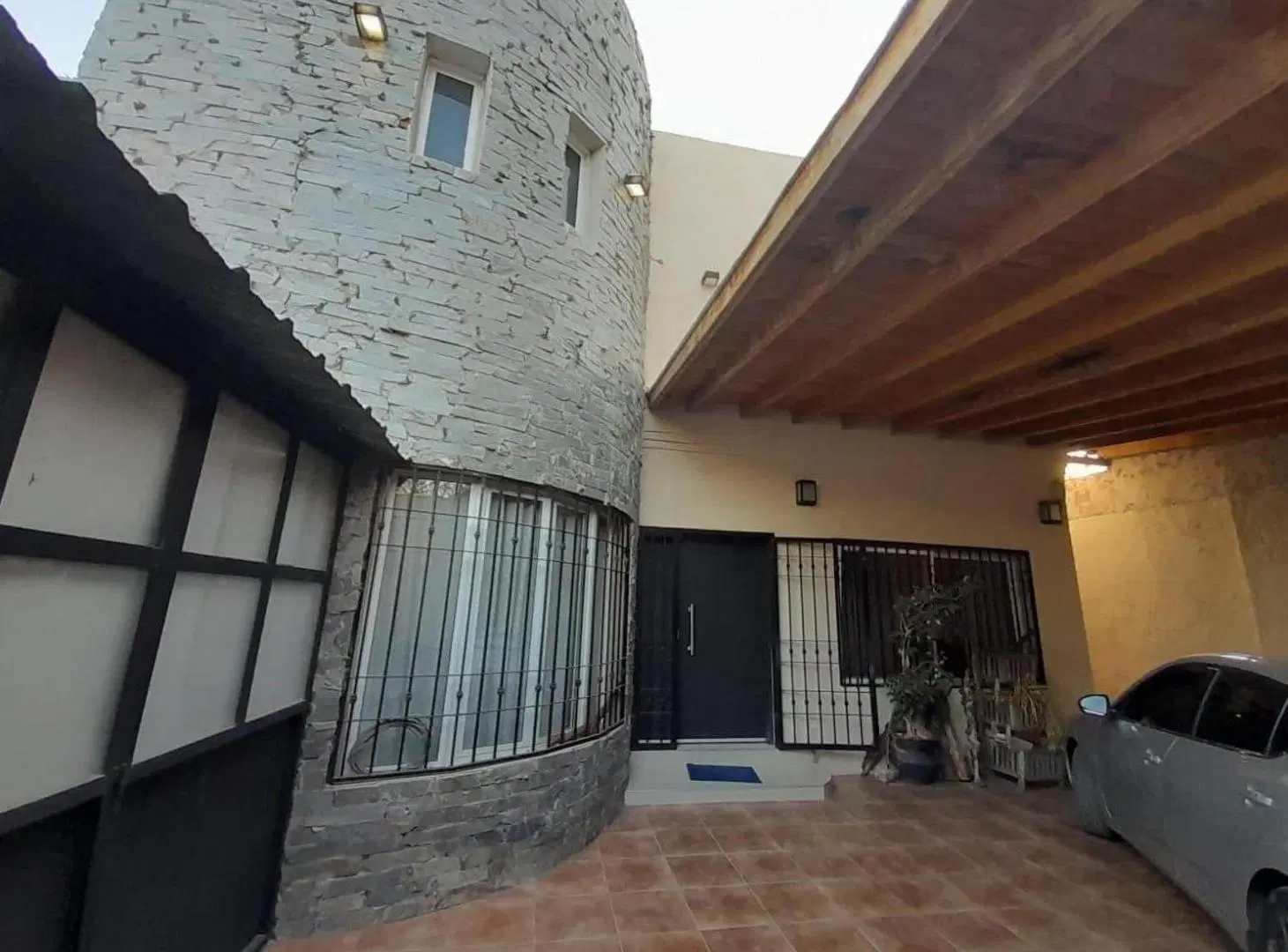 Casa en venta - 5 Dormitorios 4 Baños - 340Mts2 - Las Heras 4