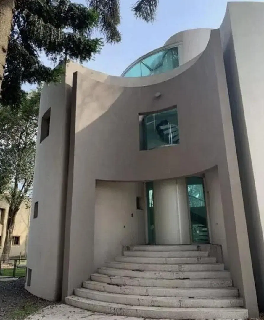 Casa en venta - 4 Dormitorios 6 Baños - 1.530Mts2 - Villa Udaondo 2