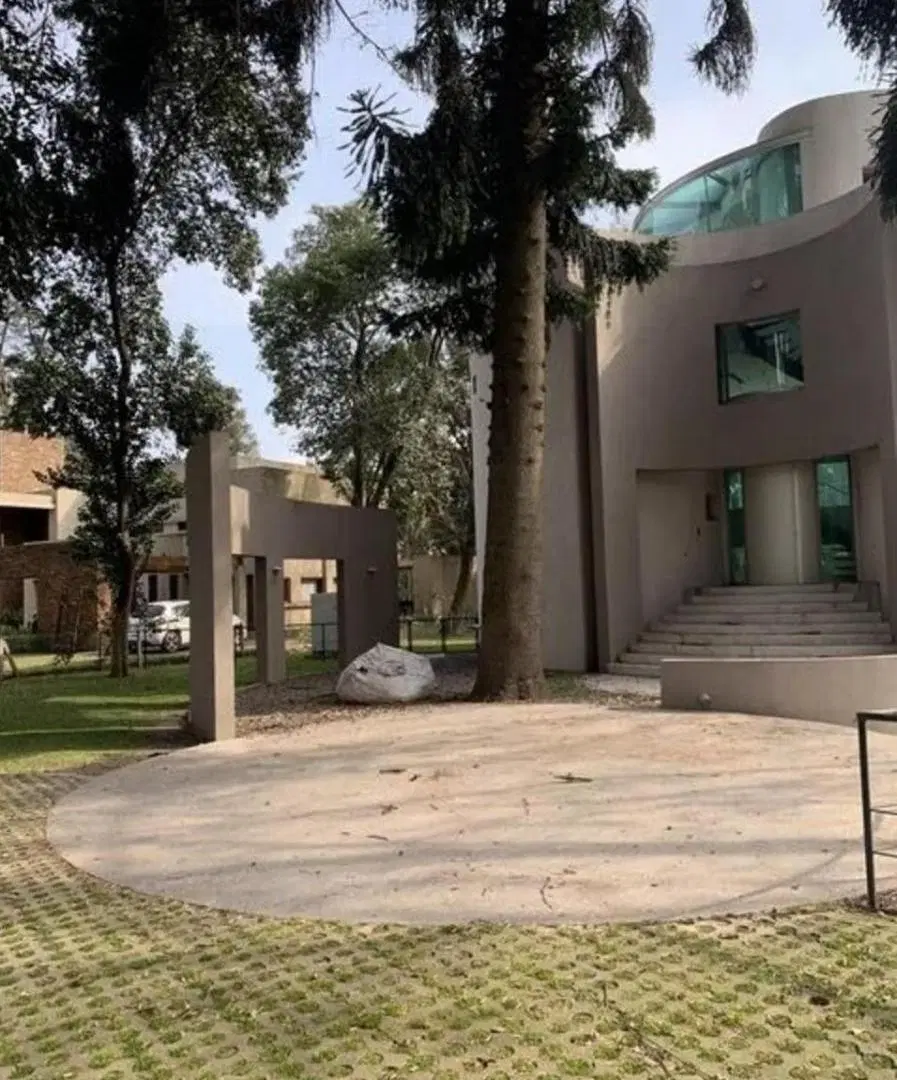 Casa en venta - 4 Dormitorios 6 Baños - 1.530Mts2 - Villa Udaondo 4