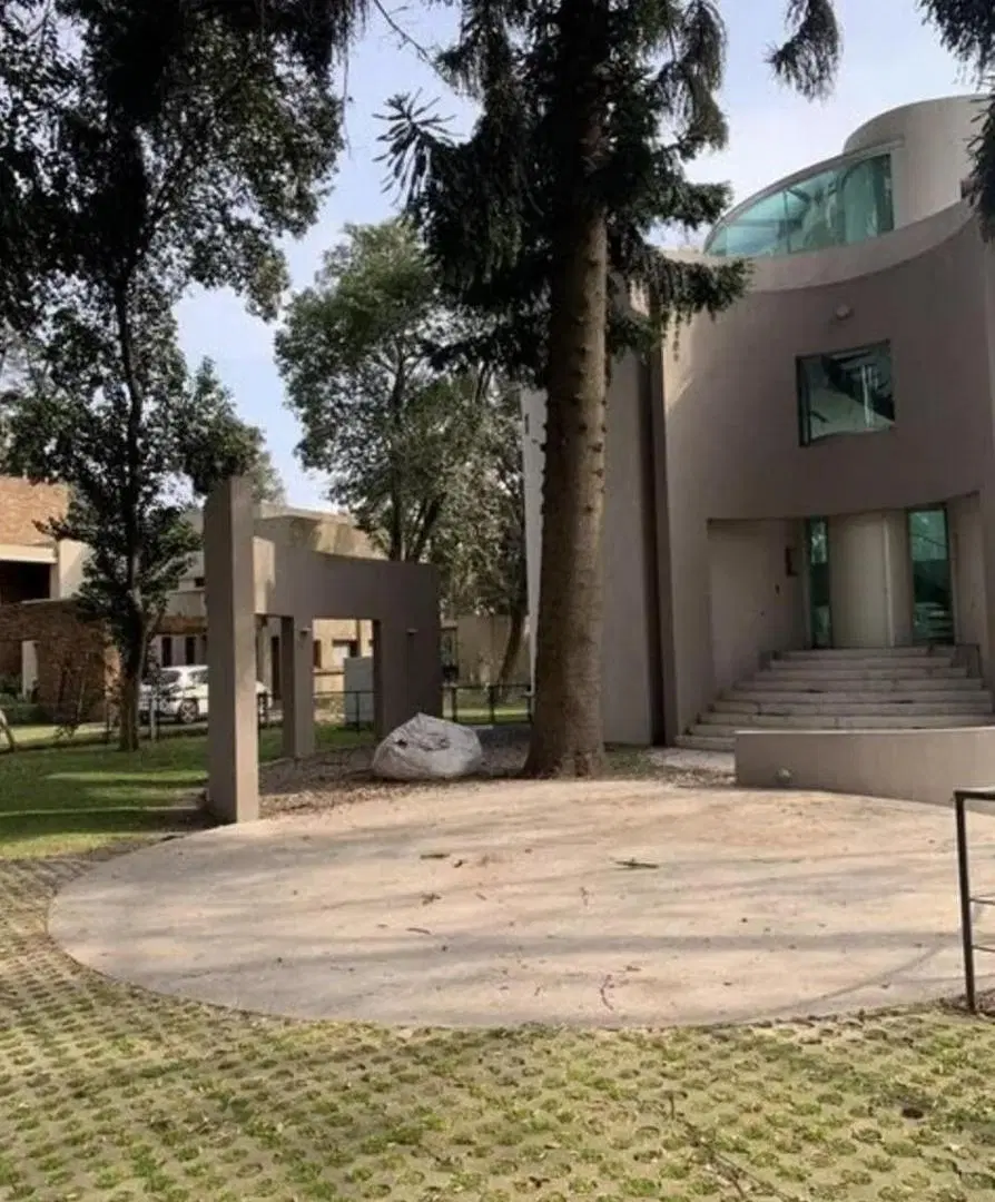 Casa en venta - 4 Dormitorios 6 Baños - 1.530Mts2 - Villa Udaondo 5