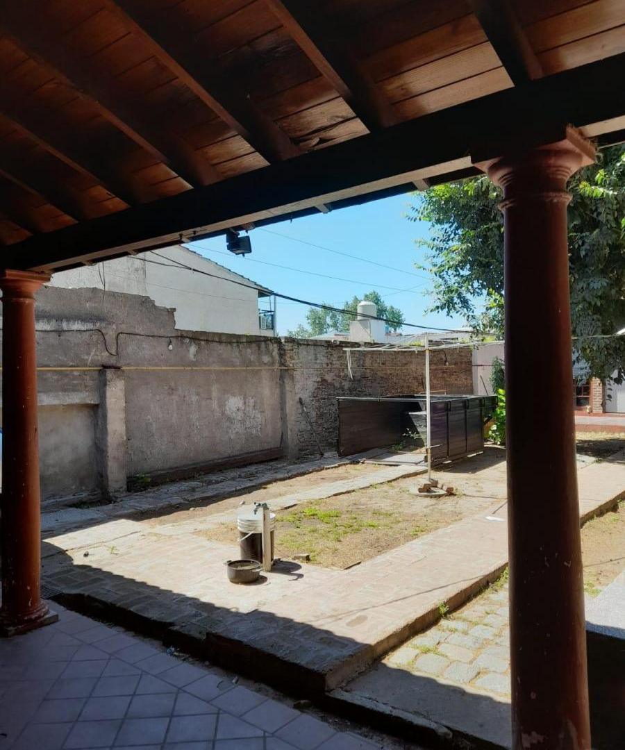 Foto de Casa en venta - 9 Dormitorios 11 Baños - Cocheras - 500Mts2 - Caseros, imagen 2