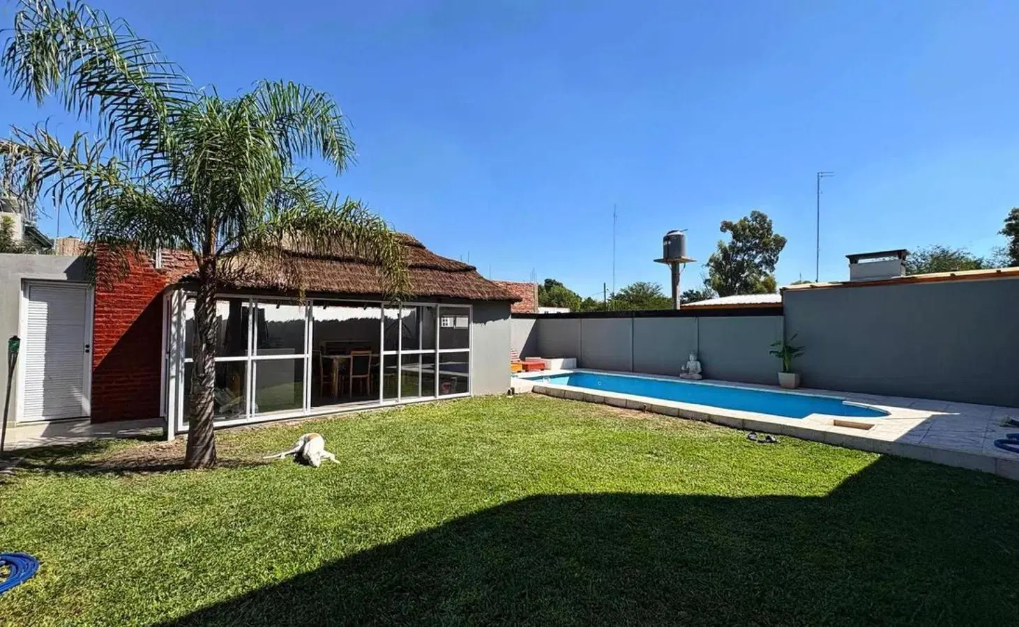 Casa en venta - 3 Dormitorios 2 Baños - 300Mts2 - Moreno 4