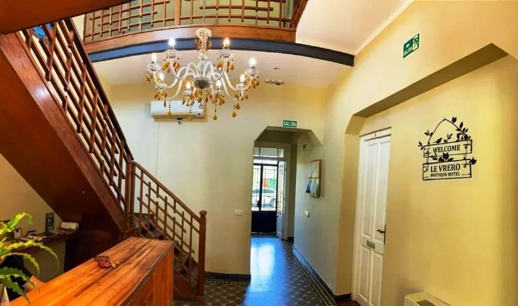 Hotel en venta - 9 Habitaciones - Urugay 2