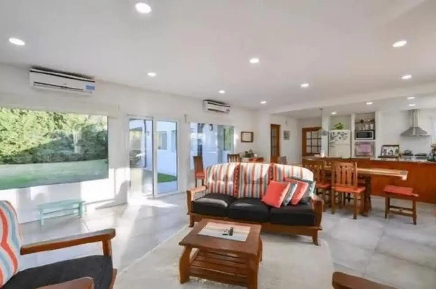 Casa en venta - 4 Dormitorios 3 Baños - Verónica 5