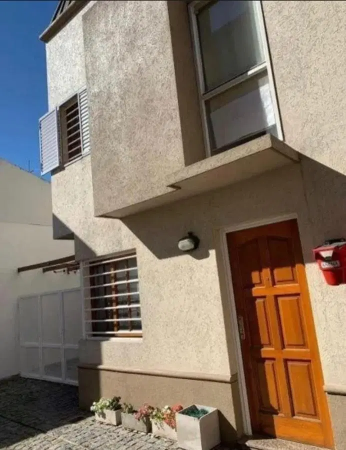 Casa en venta - 3 dormitorios 1 baño toilette - patio terraza- Villa Sarmiento 1