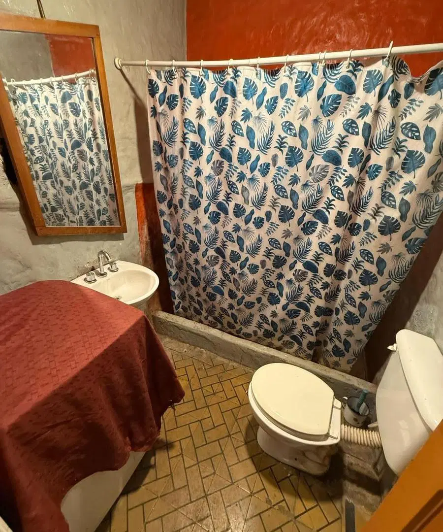 Casa en venta - 4 Dormitorios 2 Baños - Tandil 2