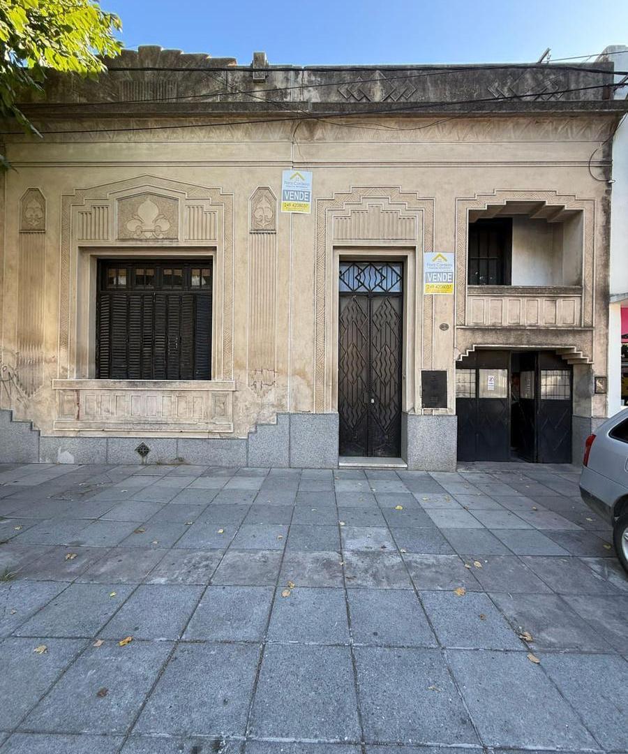 Casa en venta - 4 Dormitorios 2 Baños - Tandil
