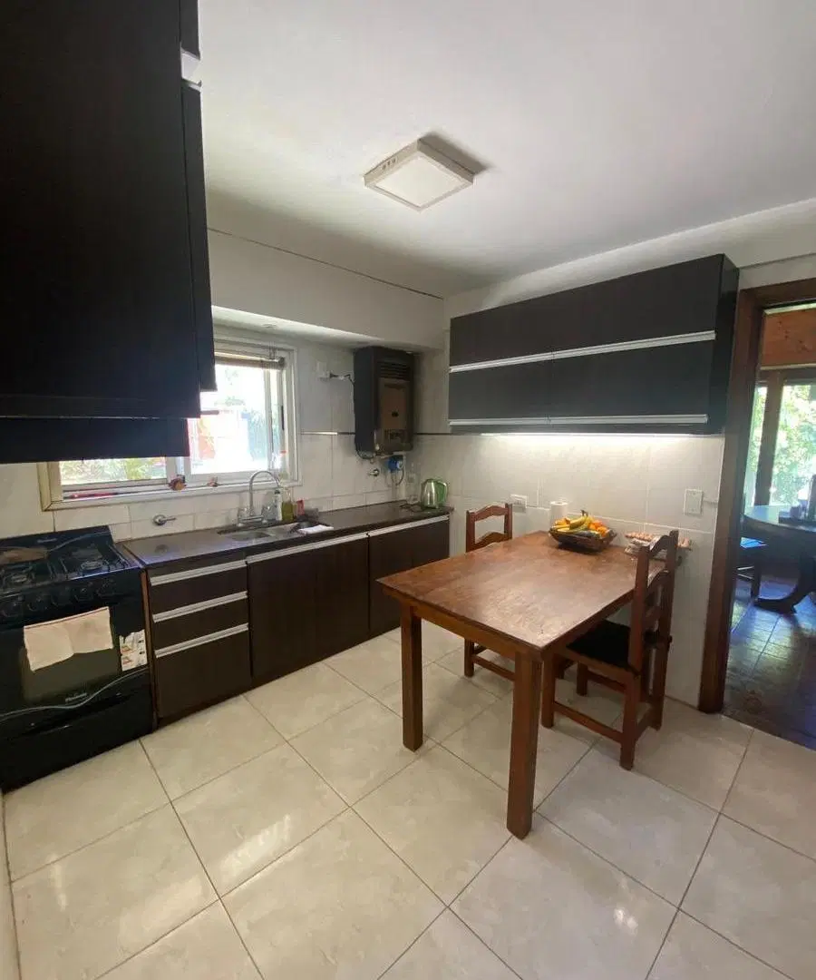 Casa en venta - 3 Dormitorios 2 Baño - Cochera - 2.984Mts2 - El Paraíso de La Peregrina 5