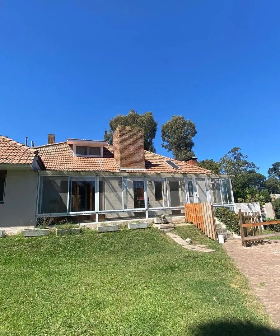 Casa en venta - 3 Dormitorios 2 Baño - Cochera - 2.984Mts2 - El Paraíso de La Peregrina 4