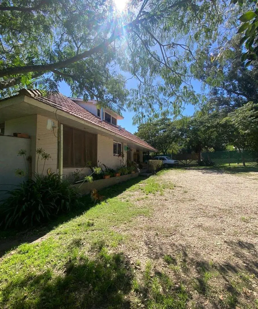 Casa en venta - 3 Dormitorios 2 Baño - Cochera - 2.984Mts2 - El Paraíso de La Peregrina 2