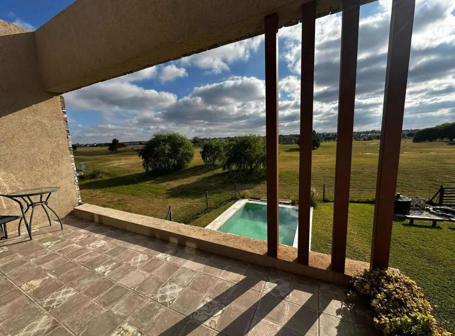 Casa en venta - 5 Dormitorios 6 Baños - Escobar 8