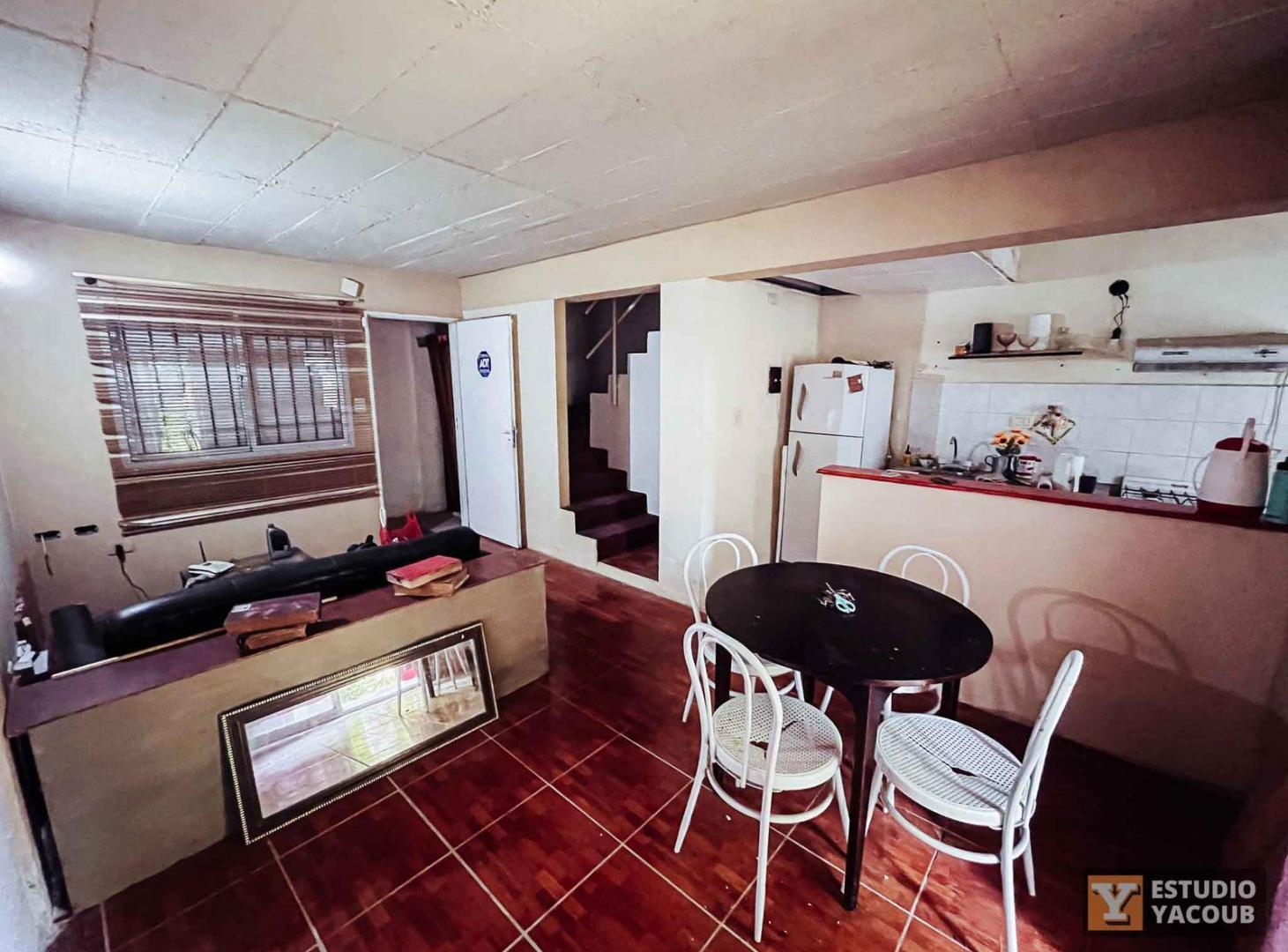 Foto de Dúplex en venta - 2 Dormitorios 1 Baño - 200Mts2 - Tolosa, La Plata, imagen 3