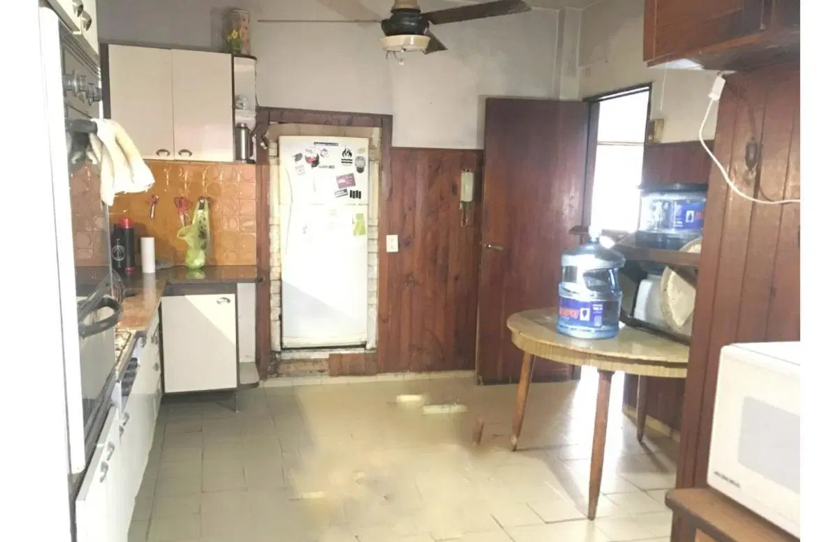 Casa en venta - 5 Dormitorios 2 Baños - Cochera - Morón 3