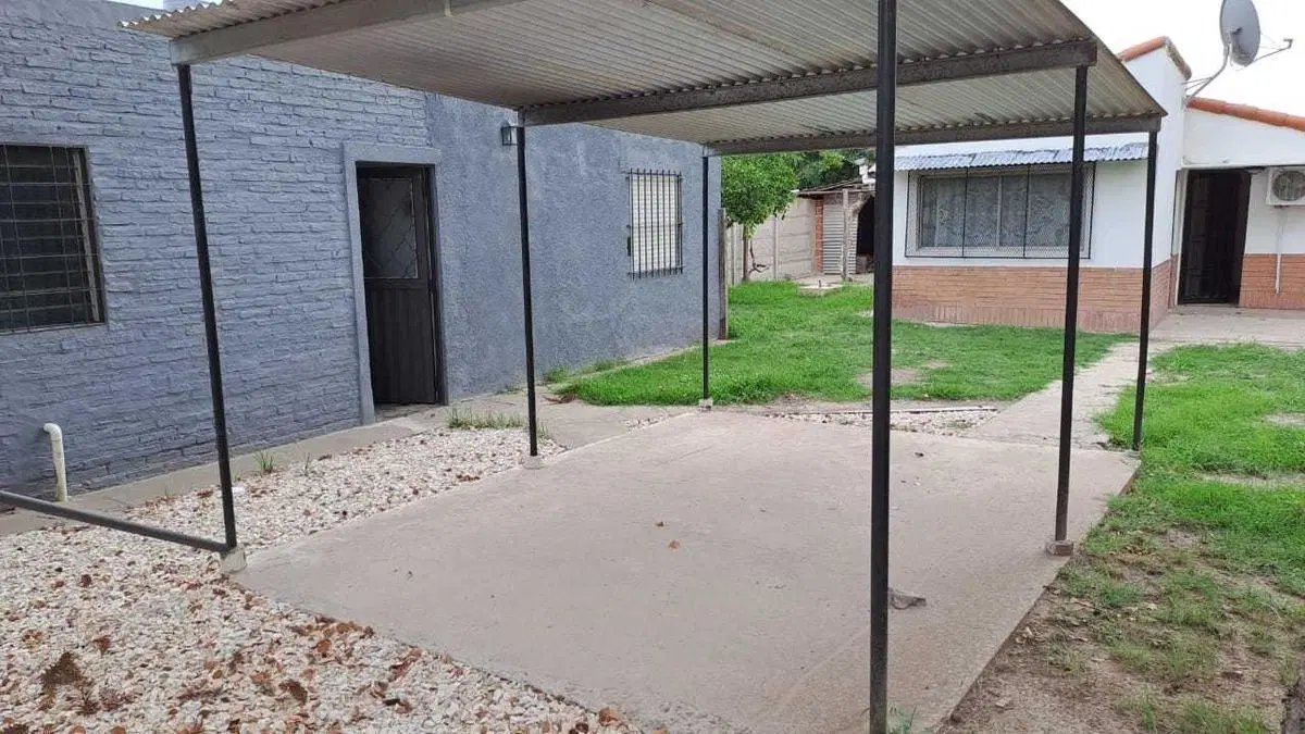 Casa en venta - 4 Dormitorios 2 Baños 1 Cochera - 150Mts2 - Brandsen 5