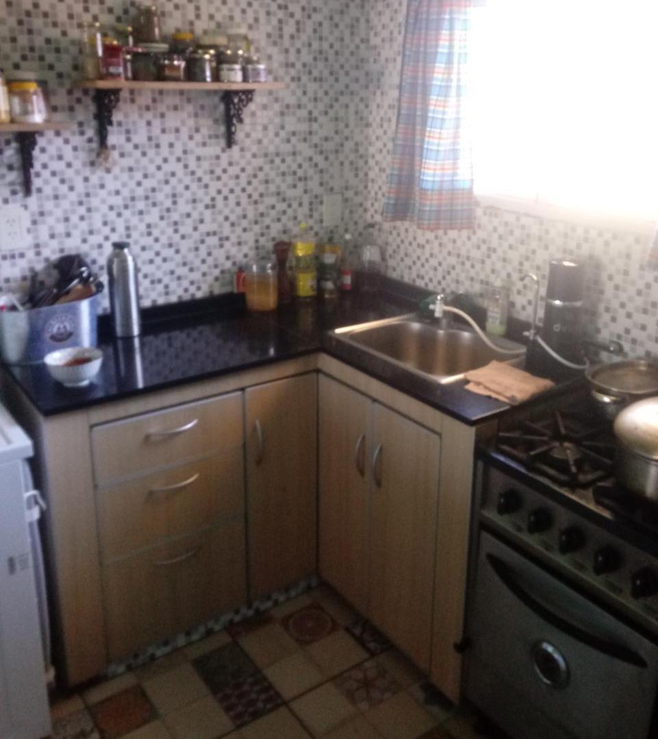 Foto de Casa en venta - 2 Dormitorios 1 Baño - Cochera - 538Mts2 - Balcarce, imagen 3