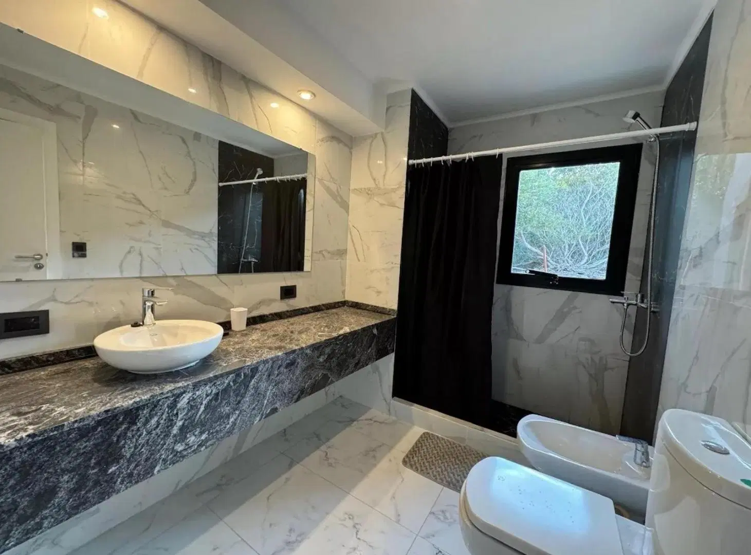Casa en venta - 4 Dormitorios 4 Baños - 1.010Mts2 - Pinamar 1
