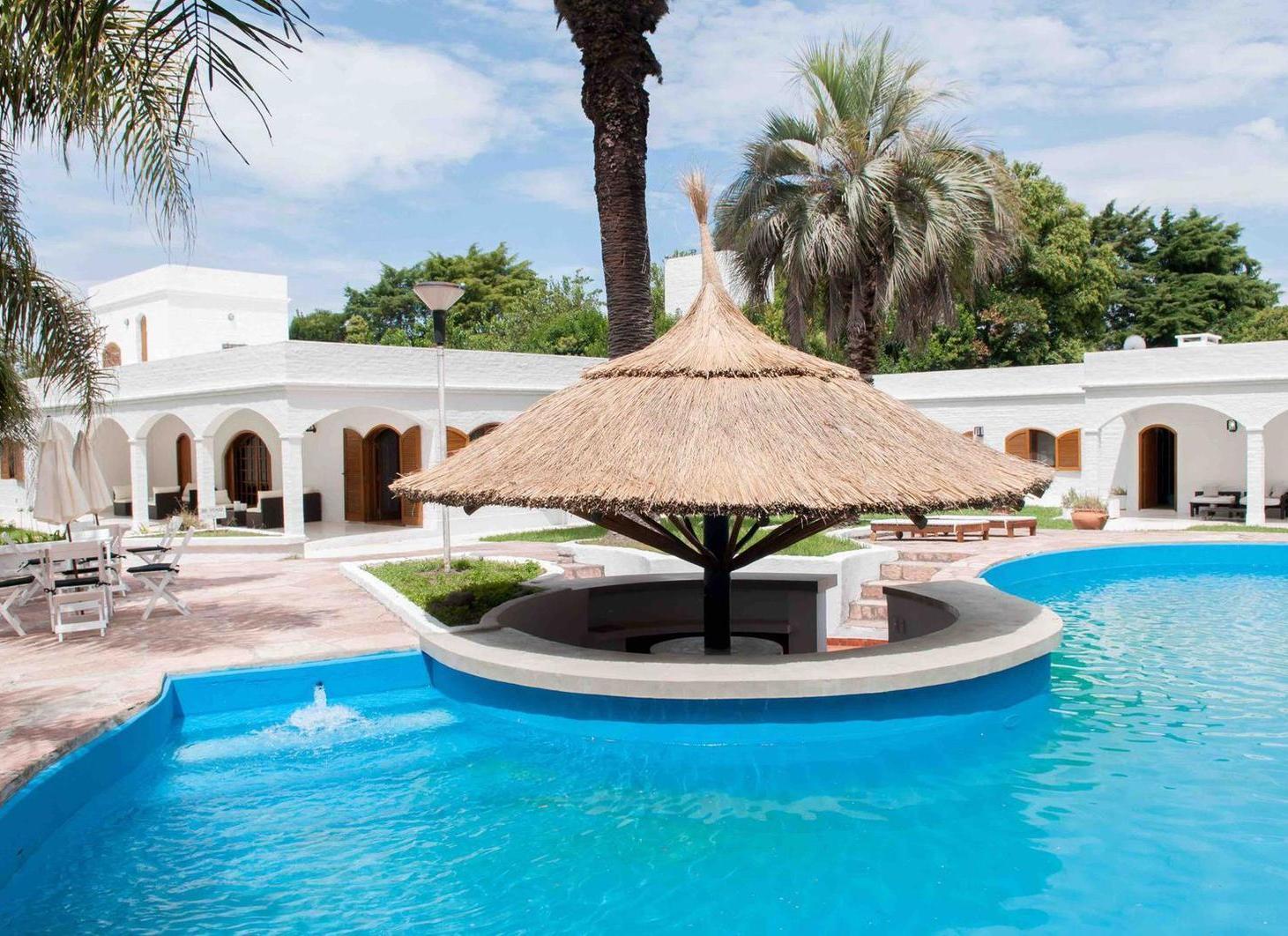 Foto de Casa en venta - 7 dormitorios 4 baños - 450mts2 - Villa Elisa, imagen 3