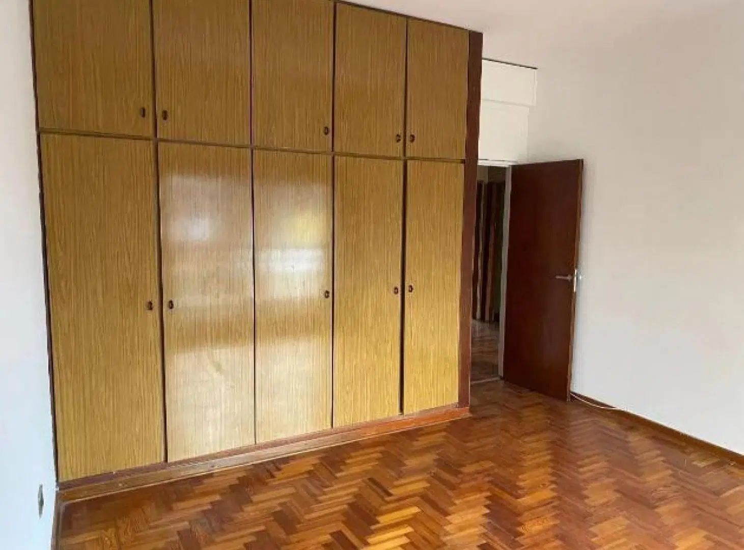 Casa en venta - 4 Dormitorios 2 Baños - 390mts2 - Tres de Febrero 5