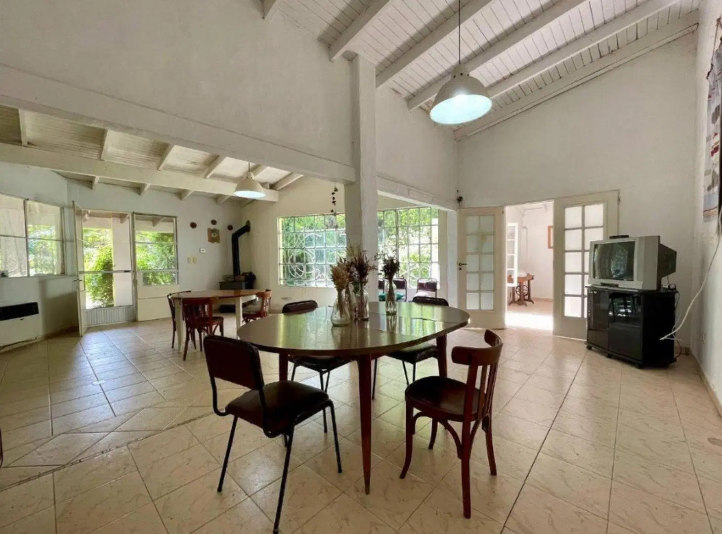 Casa quinta en venta - 3 dormitorios 3 baños - 2200mts2 - Los Hornos 2