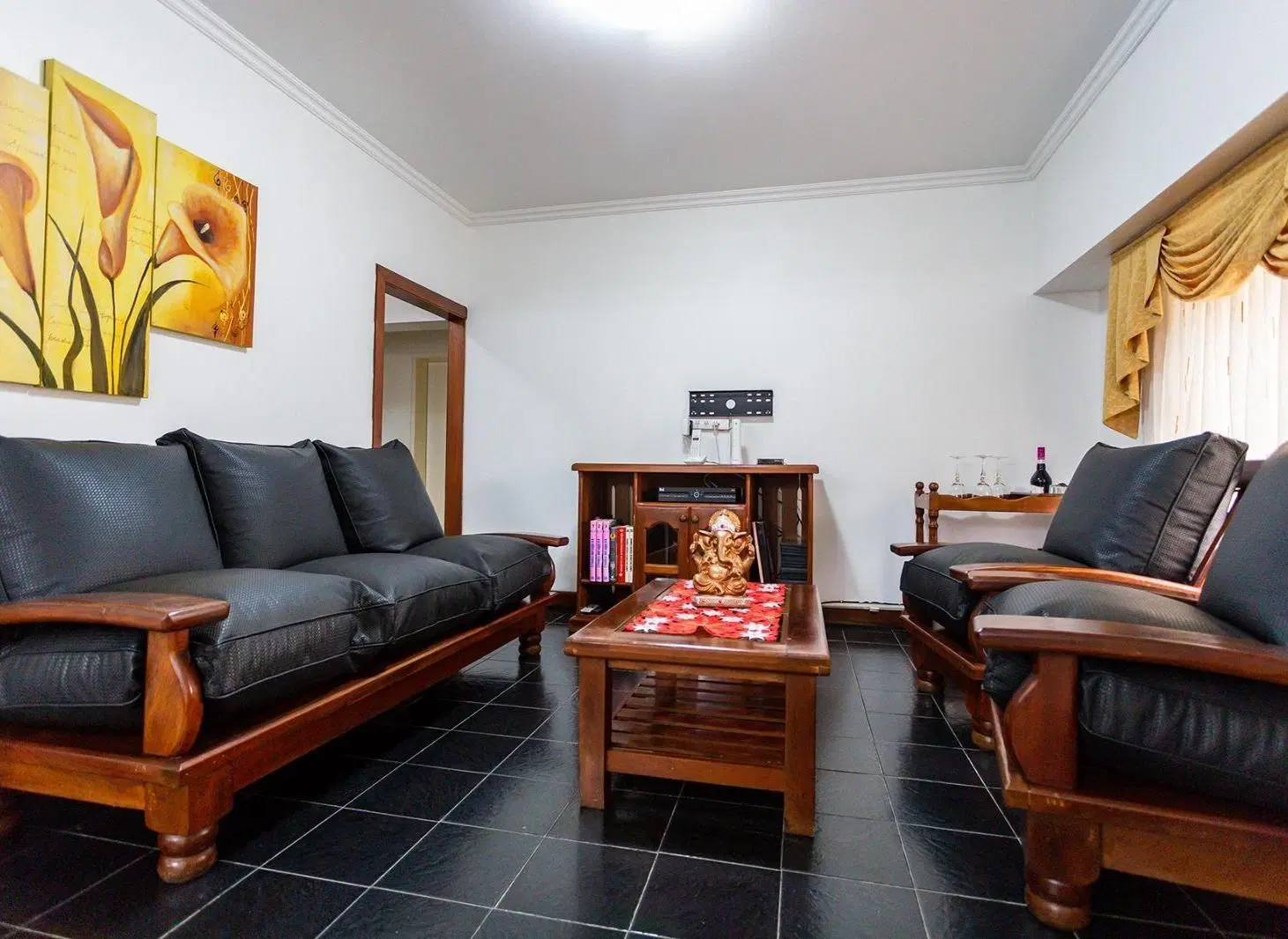 Casa en venta - 3 Dormitorios 4 Baños - Almirante Brown 3