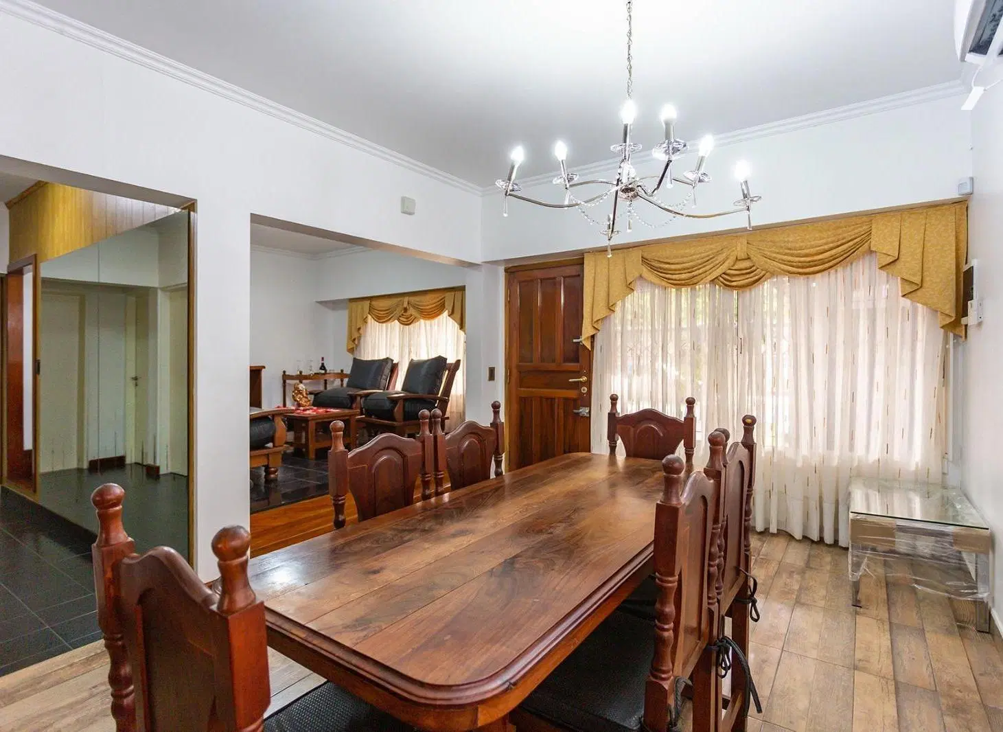 Casa en venta - 3 Dormitorios 4 Baños - Almirante Brown 5
