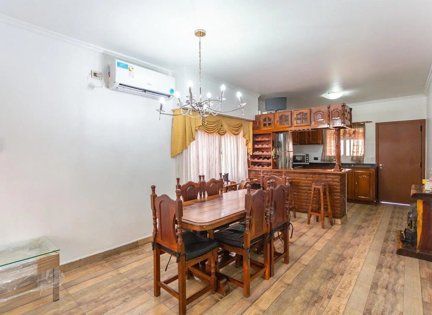 Casa en venta - 3 Dormitorios 4 Baños - Almirante Brown 2