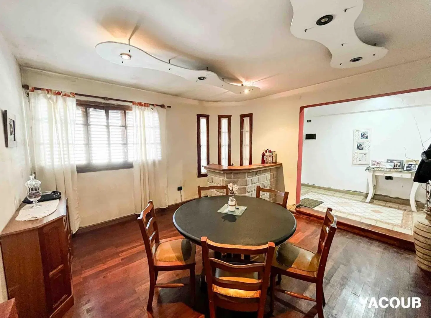 Casa en venta - 3 Dormitorios 3 Baños - 267mts2 - Cochera - Tolosa 2