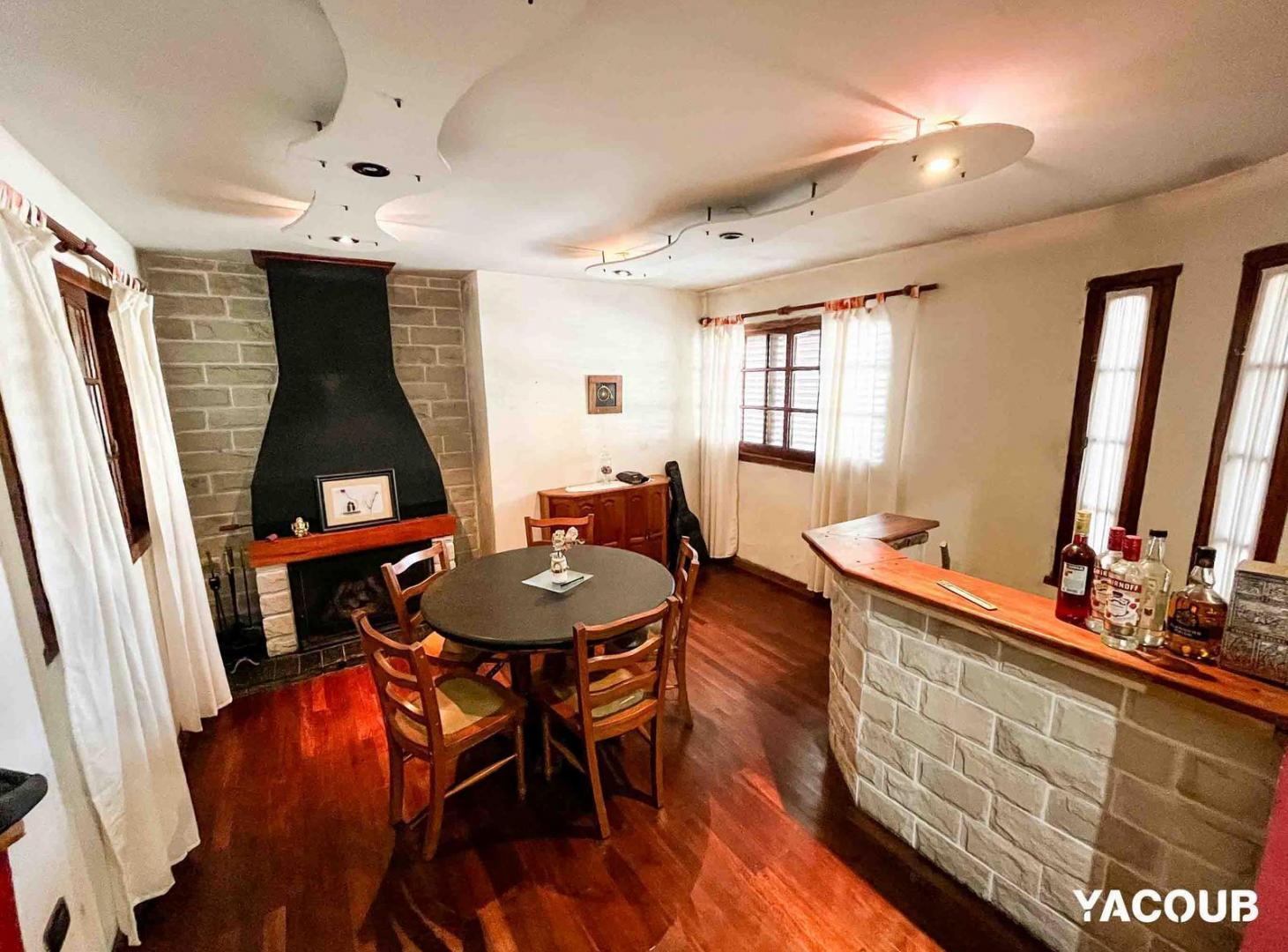 Casa en venta - 3 Dormitorios 3 Baños - 267mts2 - Cochera - Tolosa