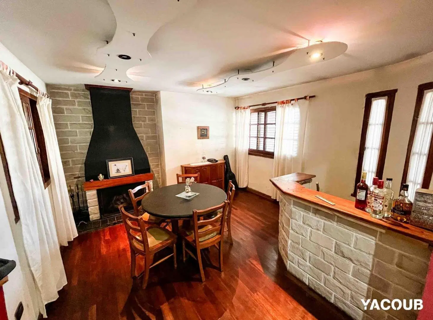 Casa en venta - 3 Dormitorios 3 Baños - 267mts2 - Cochera - Tolosa 1
