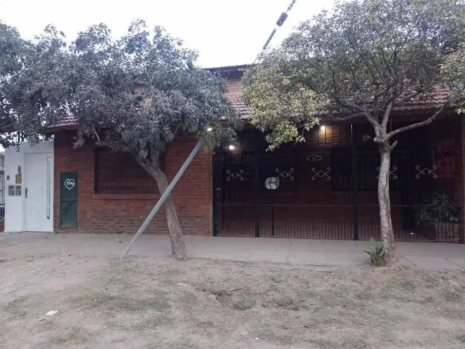 Casa Multifamiliar en venta - 6 Dormitorios 4 Baños - 209Mts2 - Merlo 5