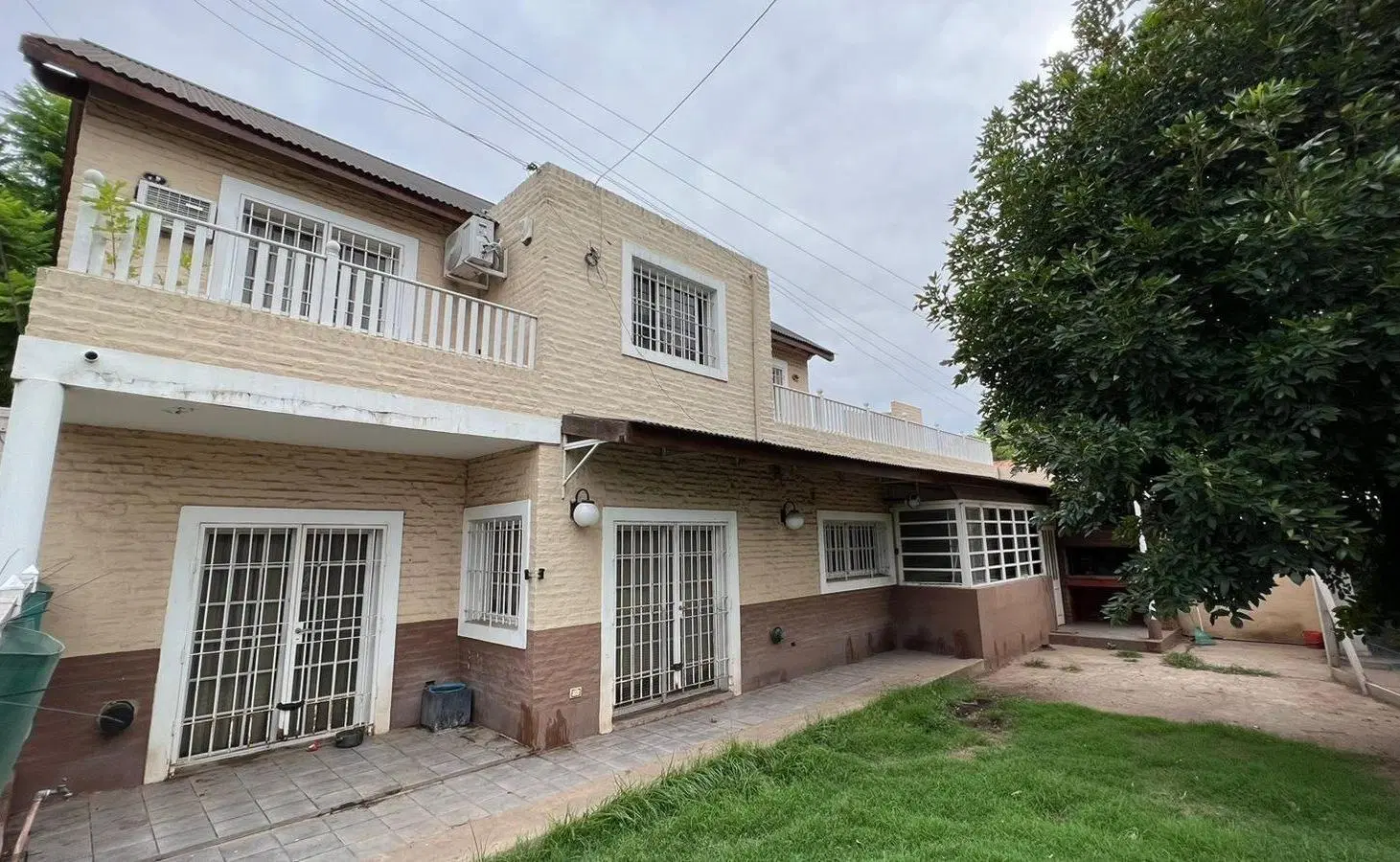 Casa en venta - 3 Dormitorios 2 Baños - Cochera - 291Mts2 - Mercedes 2