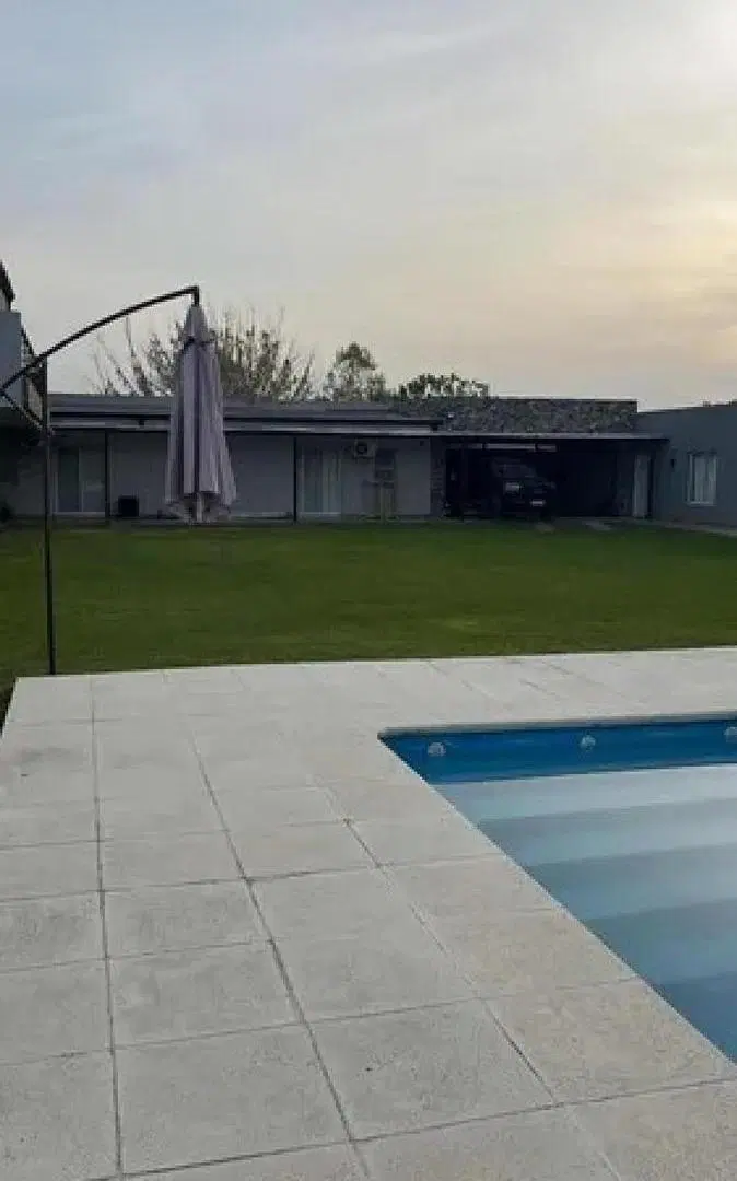 Casa en venta - 3 Dormitorios 4 Baños - Luján 3