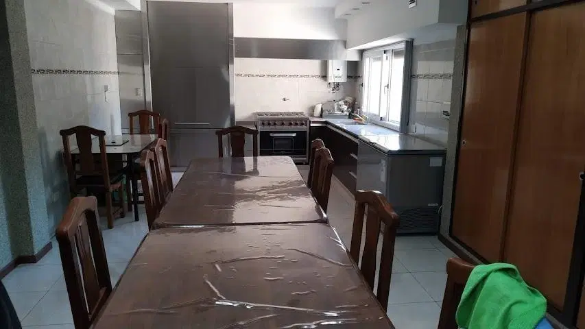 Casa en venta - 4 dormitorios 3 baños patio terraza - 265mts2 - Pompeya 5