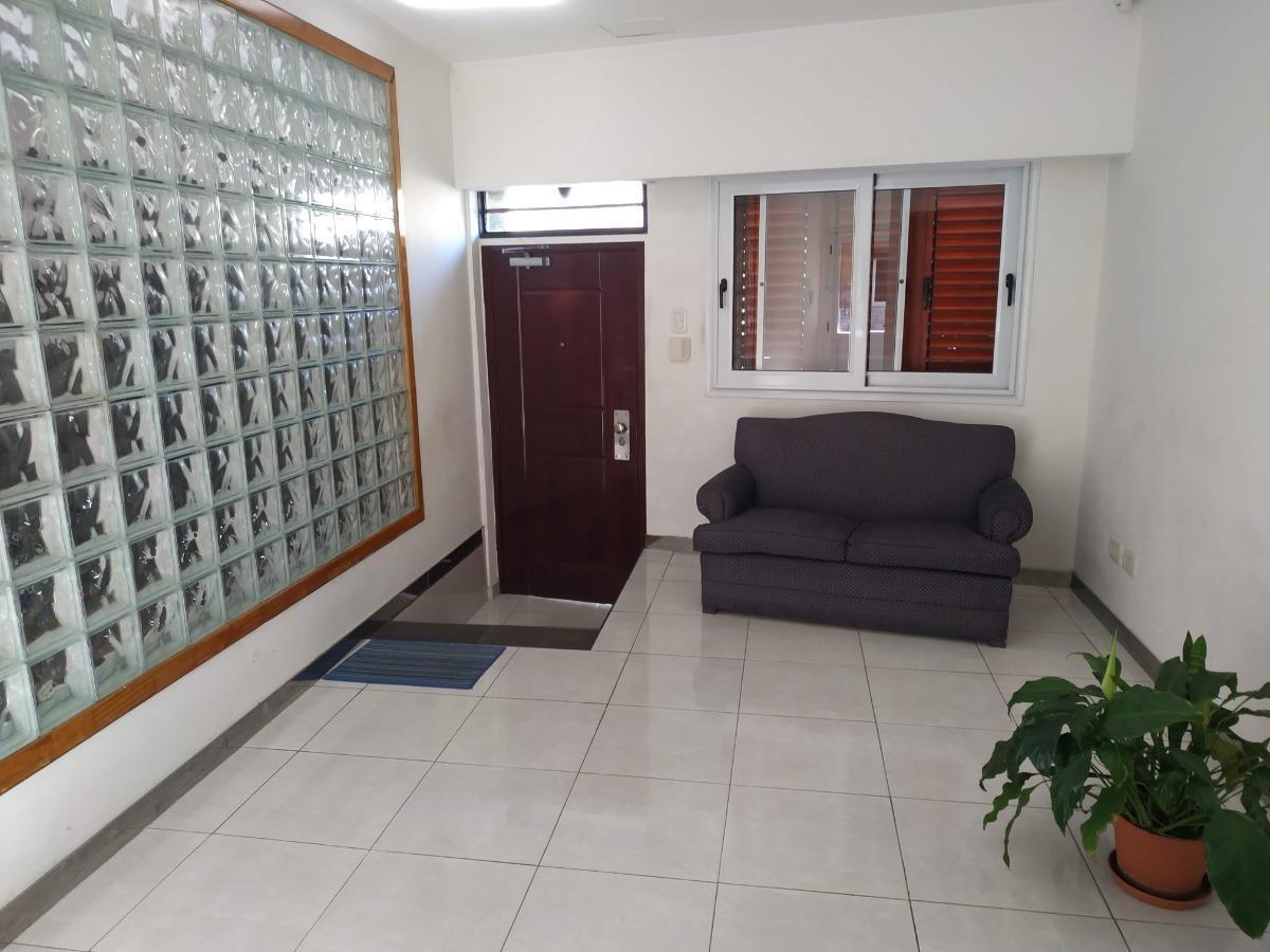 Casa en venta - 4 dormitorios 3 baños patio terraza - 265mts2 - Pompeya