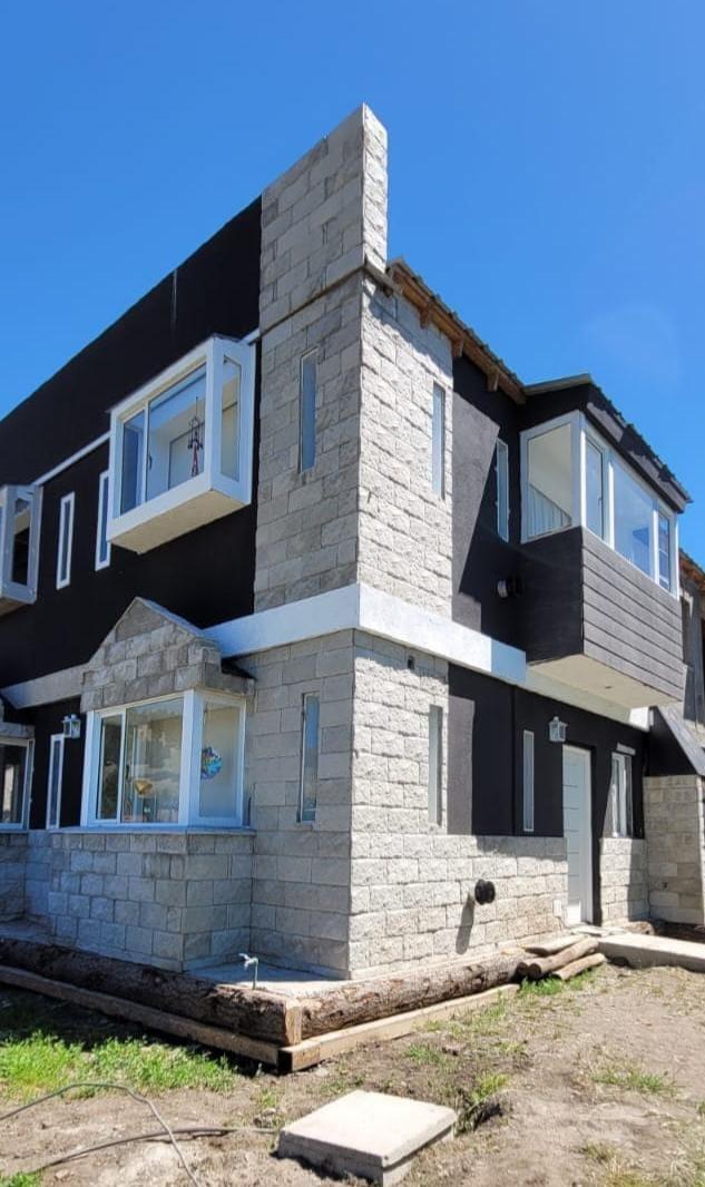 Casa duplex en venta - 2 dormitorios 1 baño - en construcción - 55mts2 - Junin De Los Andes