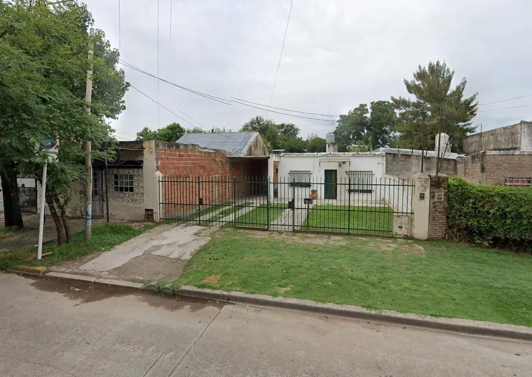 Casa en venta - 2 Dormitorios 2 Baños - Castelar 1