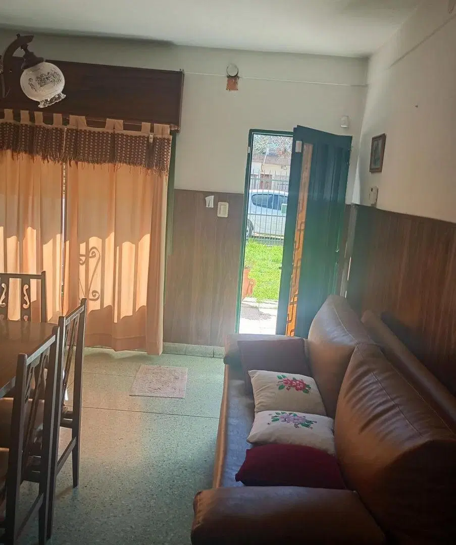 Casa en venta - 2 Dormitorios 2 Baños - Castelar 5