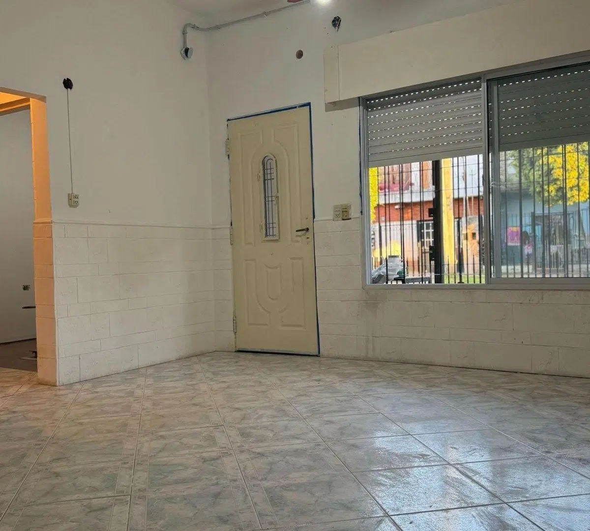 Casa en venta - 3 Dormitorios 2 Baños - Cochera - 212Mts2 - Berazategui Oeste 4