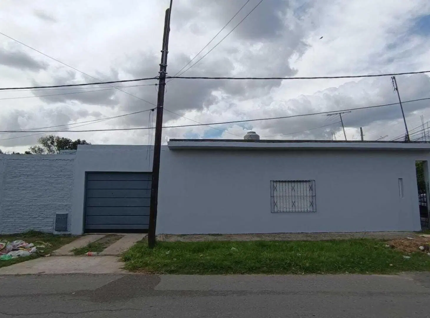 Casa en venta - 3 Dormitorios 2 Baños - Cochera - 212Mts2 - Berazategui Oeste 3