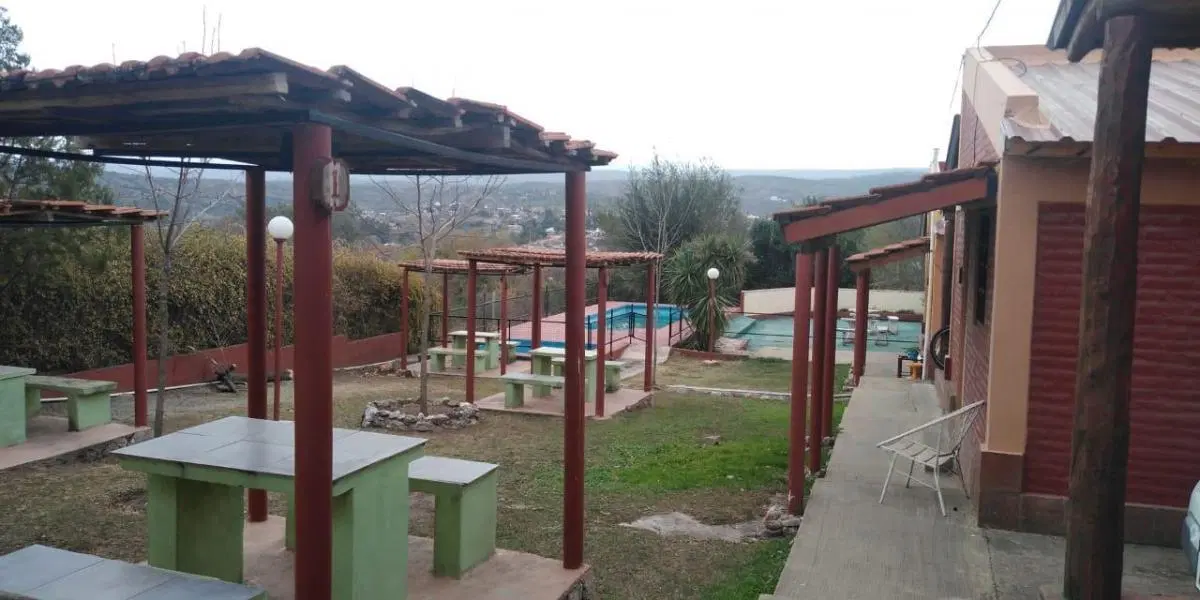 Casa en venta - 6 Dormitorios 2 Baños - Cocheras - 890Mts2 - Tanti, Córdoba 3