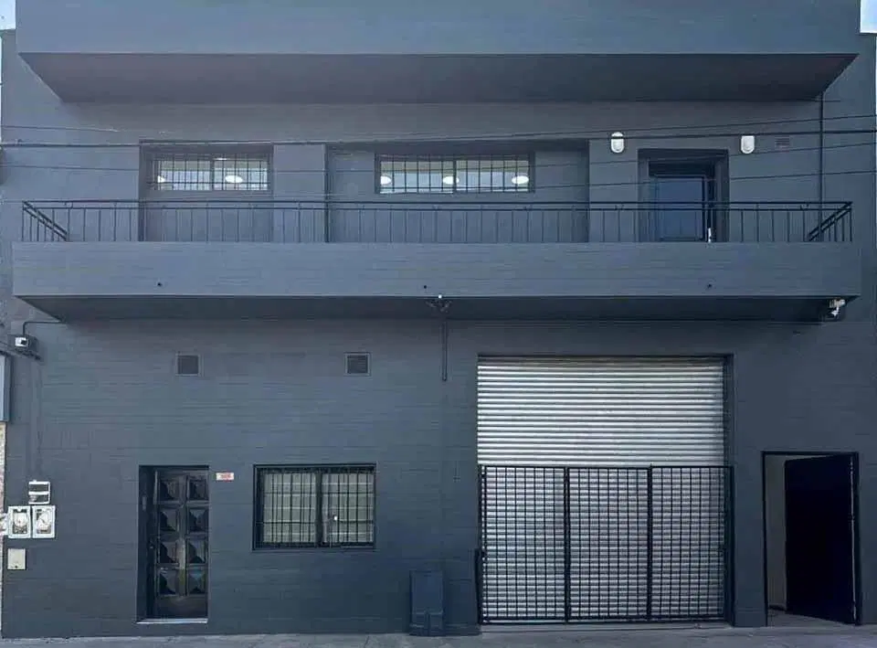 Depósito en venta - Oficinas - Baños - 640Mts2 - 3 de Febrero 1