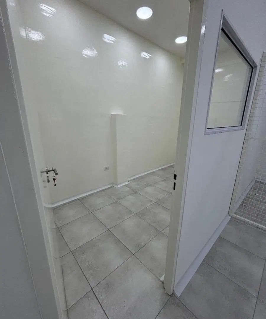 Depósito en venta - Oficinas - Baños - 640Mts2 - 3 de Febrero 4