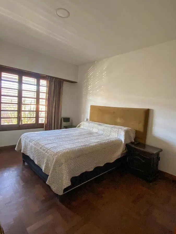 PH en venta - 4 dormitorios 2 baños - 160mts2  - Adrogue 5