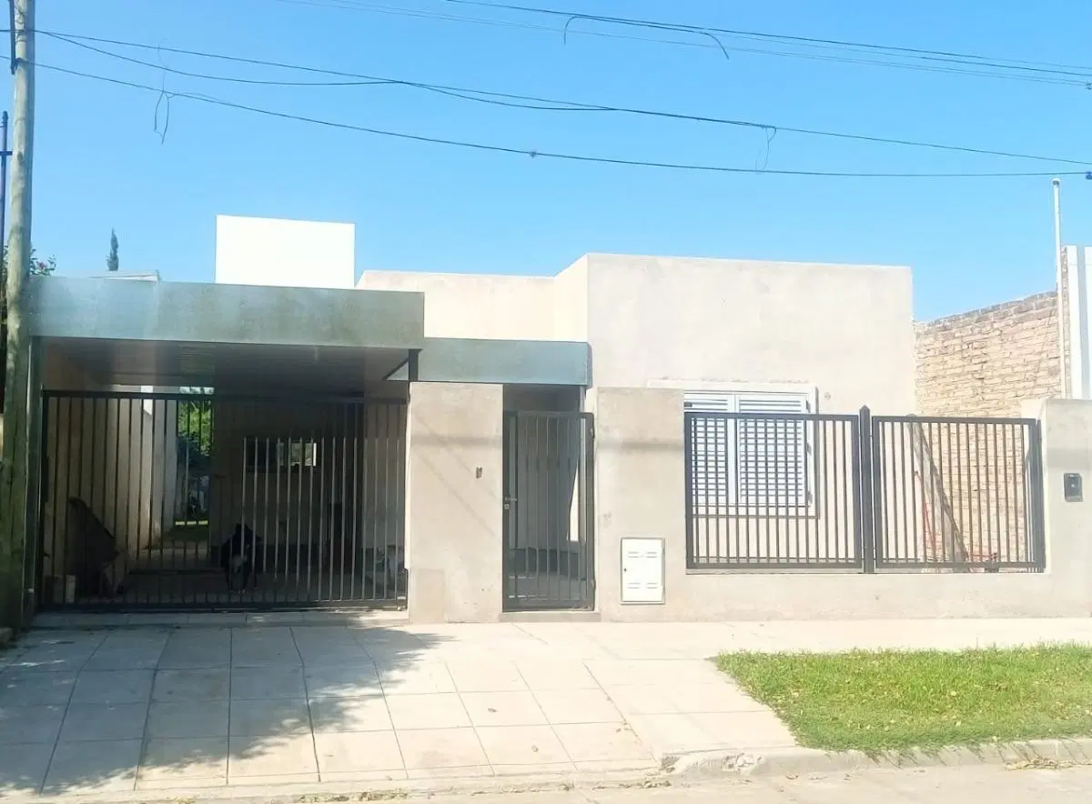 Casa en venta - 2 Dormitorios 1 Baño - Cochera - 330Mts2 - Lincoln 5