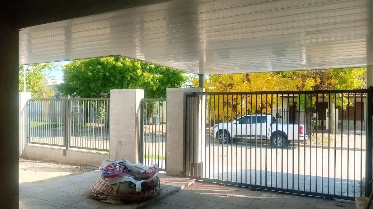 Casa en venta - 2 Dormitorios 1 Baño - Cochera - 330Mts2 - Lincoln 2