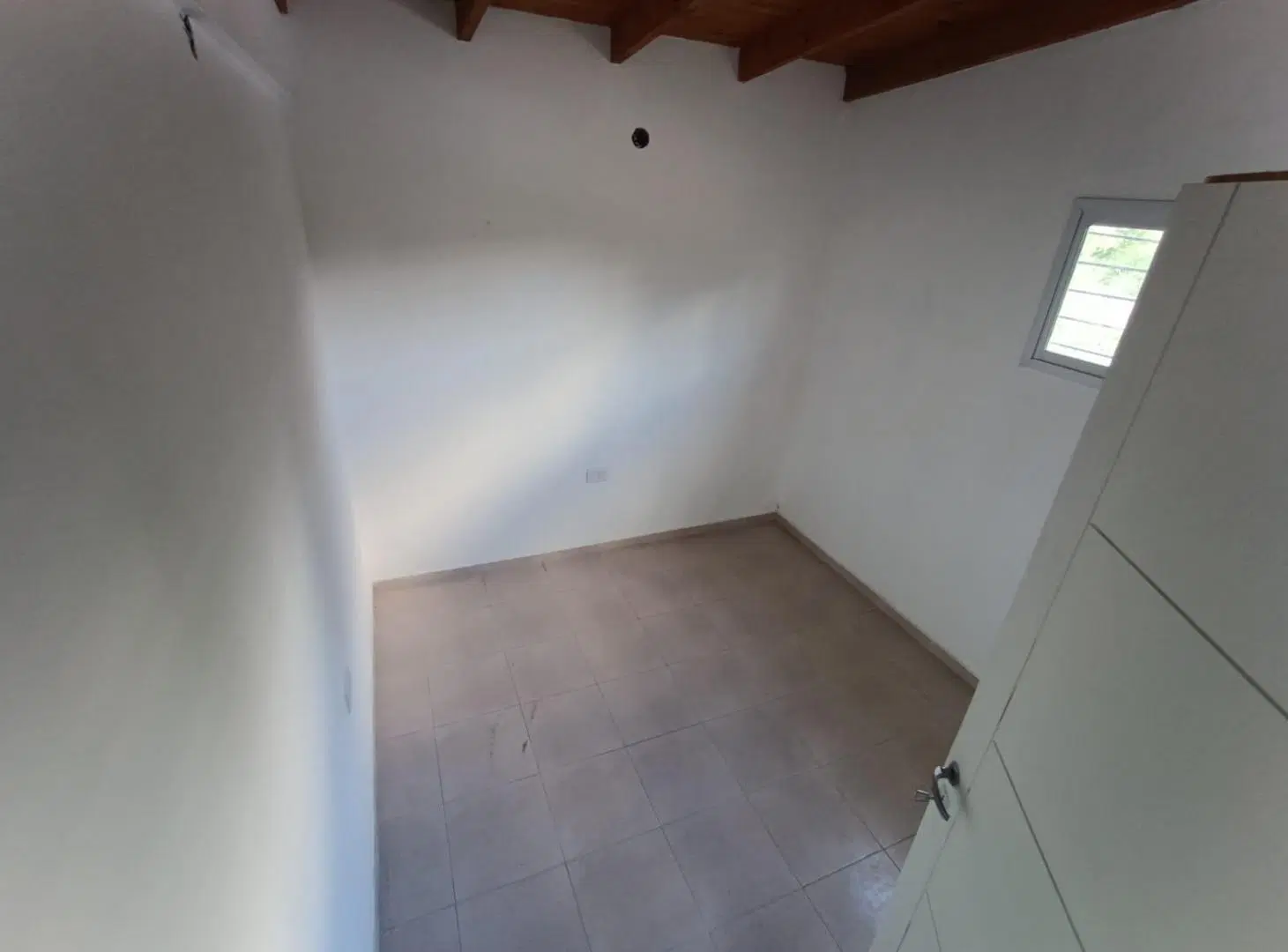 Casa en ph - venta - 2 dormitorios 1 baño - patio y cochera - 60mts2 - City Bell 4