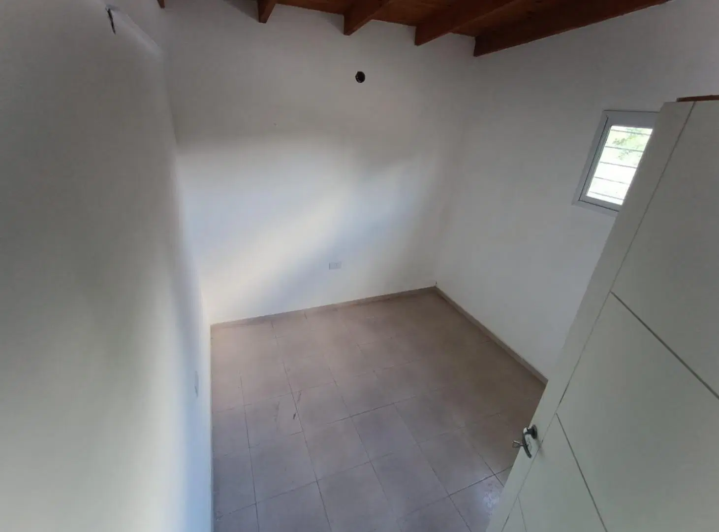 Casa en ph - venta - 2 dormitorios 1 baño - patio y cochera - 60mts2 - City Bell 1